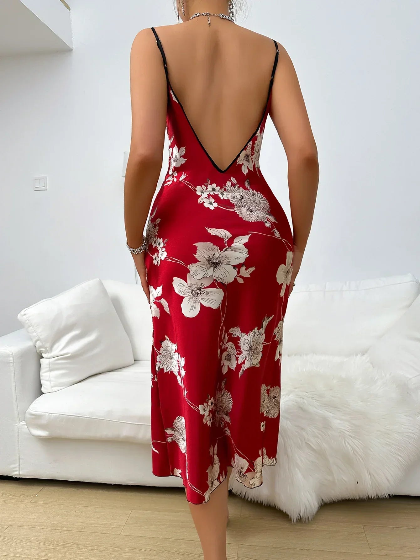 Elegant Floral Backless Nightdress